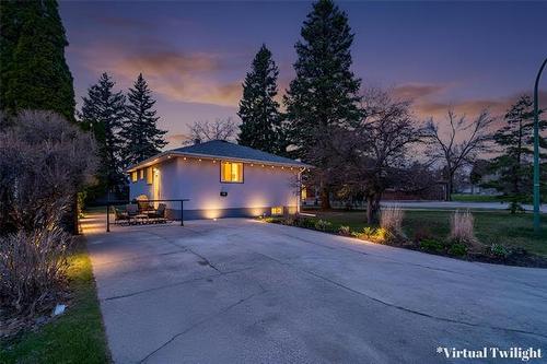 1 Coral Cr, Winnipeg, MB 