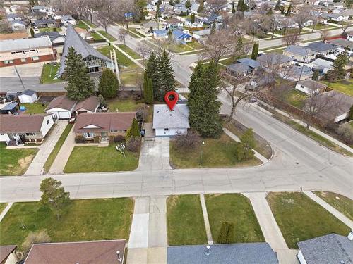 1 Coral Cr, Winnipeg, MB 