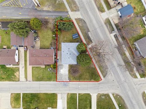 1 Coral Cr, Winnipeg, MB 
