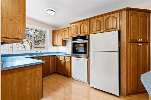 1 Coral Cr, Winnipeg, MB 