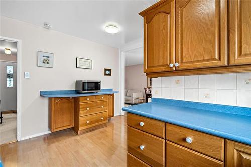 1 Coral Cr, Winnipeg, MB 