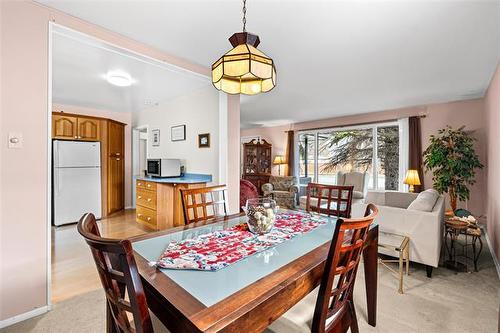 1 Coral Cr, Winnipeg, MB 