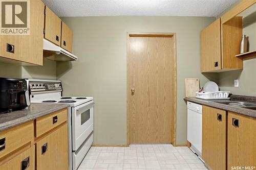 10 6575 Rochdale Boulevard, Regina, SK - Indoor Photo Showing Kitchen With Double Sink