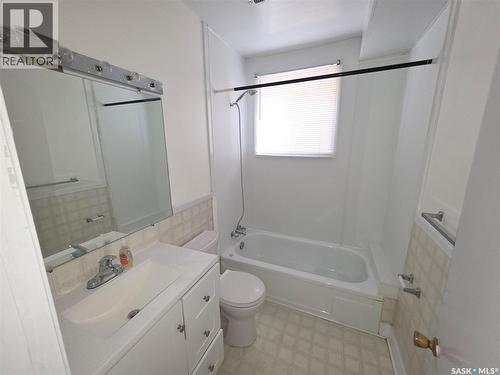 305 Ruth Street E, Saskatoon, SK - Indoor Photo Showing Bathroom
