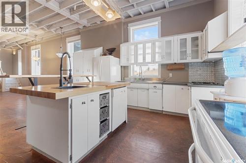 1002 9Th Street, Perdue, SK - Indoor Photo Showing Kitchen