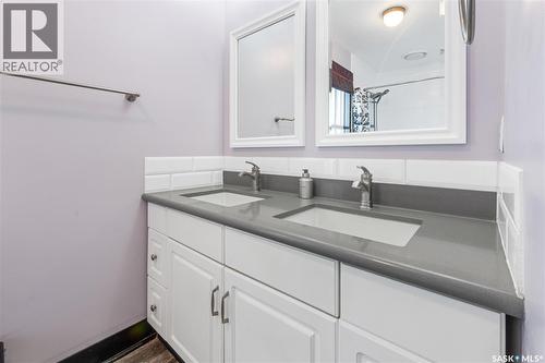 1002 9Th Street, Perdue, SK - Indoor Photo Showing Bathroom
