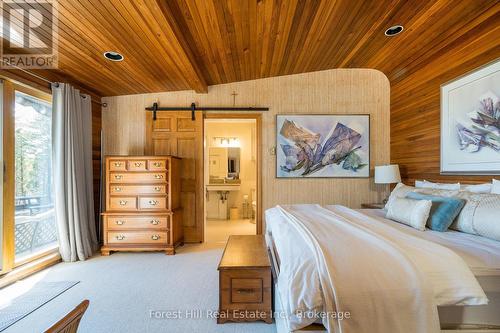 1628 Tiny Beaches Road N, Tiny, ON - Indoor Photo Showing Bedroom