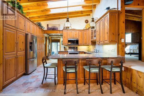 1628 Tiny Beaches Road N, Tiny, ON - Indoor Photo Showing Kitchen