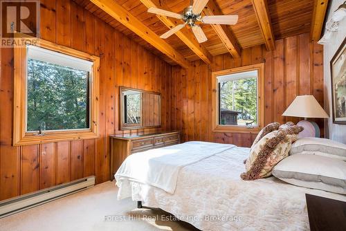 1628 Tiny Beaches Road N, Tiny, ON - Indoor Photo Showing Bedroom
