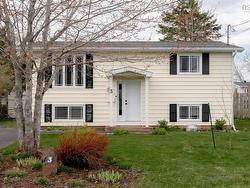 3 Sarah Crescent  Dartmouth, NS B2W 4Z2