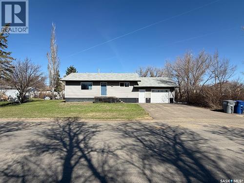 211 2Nd Street S, Cabri, SK - Outdoor
