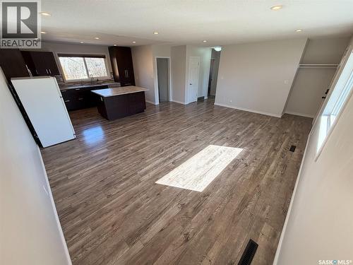 211 2Nd Street S, Cabri, SK - Indoor