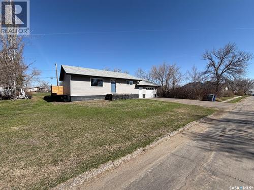 211 2Nd Street S, Cabri, SK - Outdoor