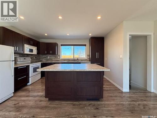 211 2Nd Street S, Cabri, SK - Indoor Photo Showing Kitchen