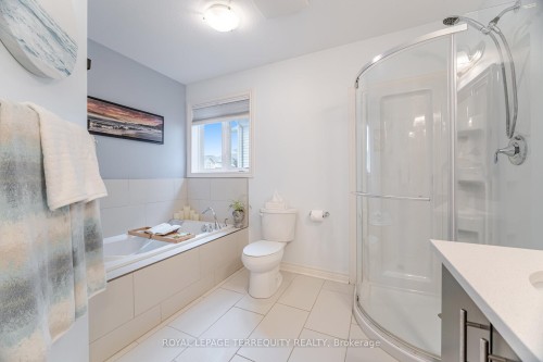 387 Gravel Ridge Trail, Kitchener, ON - Indoor Photo Showing Bathroom