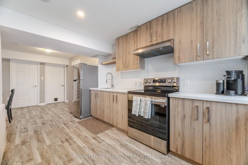 387 Gravel Ridge Trail, Kitchener, ON - Indoor Photo Showing Kitchen