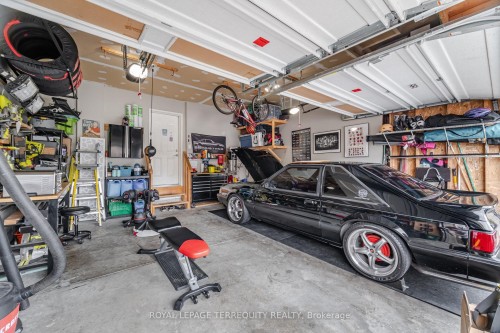 387 Gravel Ridge Trail, Kitchener, ON - Indoor Photo Showing Garage