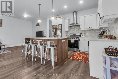 102 - 360 Quarter Town Line, Tillsonburg, ON - Indoor Photo Showing Kitchen With Upgraded Kitchen