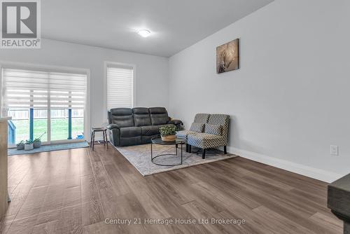 102 - 360 Quarter Town Line, Tillsonburg, ON - Indoor Photo Showing Living Room