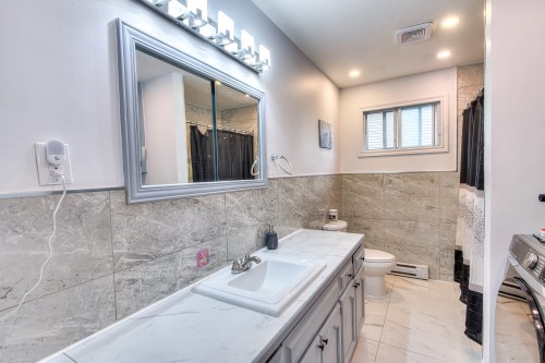 Bathroom - 1273  - 1277 Rue Jasmin, Laval (Chomedey), QC - Indoor Photo Showing Bathroom