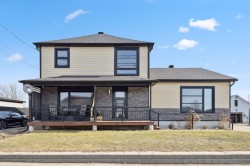 32 Rue Principale  Notre-Dame-Du-Laus, QC J0X 2M0