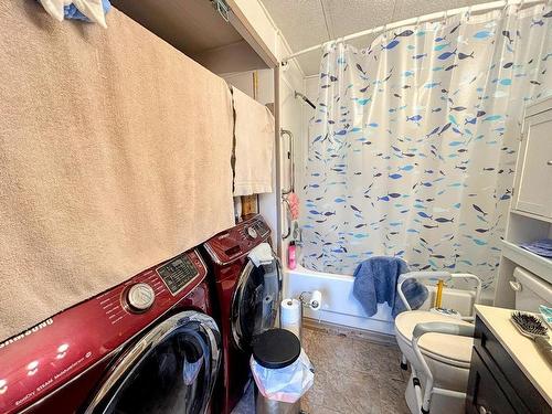 22 Jackson Crescent, Marathon, ON - Indoor Photo Showing Laundry Room
