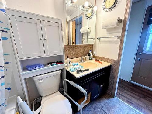 22 Jackson Crescent, Marathon, ON - Indoor Photo Showing Bathroom