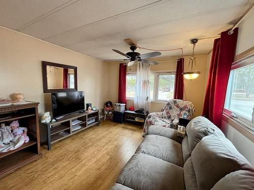 22 Jackson Crescent, Marathon, ON - Indoor Photo Showing Living Room