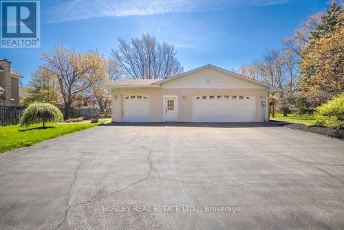 Triple car garage - 720 Lake Street, St. Catharines (Lakeshore), ON - Outdoor