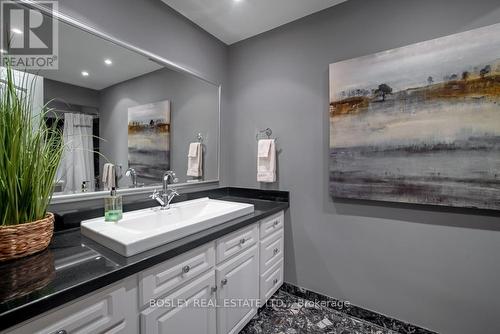 Main floor 4-piece bathroon - 720 Lake Street, St. Catharines (Lakeshore), ON - Indoor Photo Showing Bathroom