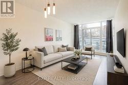212 - 25 LOWER SIMCOE STREET Toronto, ON M5J 3A1
