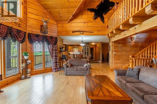 2507 Bickford Line, St Clair, ON - Indoor Photo Showing Living Room