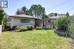 2765 Fernwood Rd Victoria, BC V8T 3A3