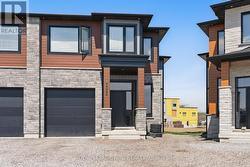 UPPER - 7386 SPLENDOUR DRIVE  Niagara Falls (Brown), ON L2H 3V8