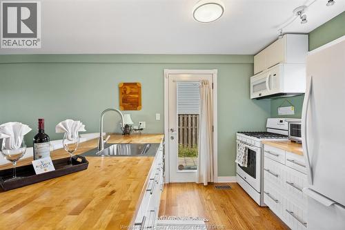 689 Ross Beach, Lakeshore, ON - Indoor Photo Showing Kitchen