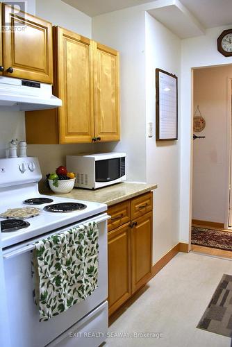 702 - 308 Second Street E, Cornwall, ON - Indoor Photo Showing Kitchen