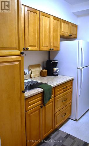 702 - 308 Second Street E, Cornwall, ON - Indoor Photo Showing Kitchen