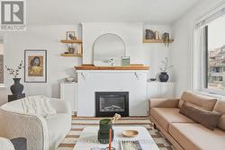 662 WOODBINE AVENUE Toronto, ON M4E 2J1