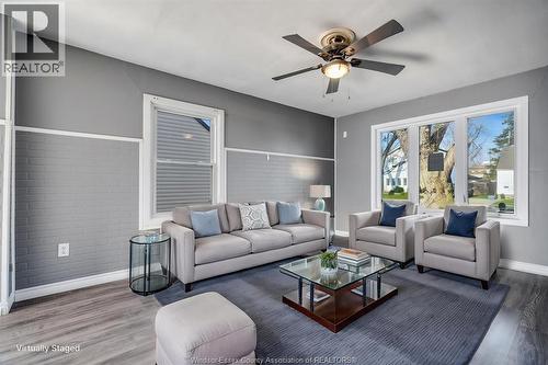 3759 Whitney, Windsor, ON - Indoor Photo Showing Living Room
