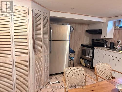 110 Traymore Avenue, Hamilton, ON - Indoor Photo Showing Kitchen