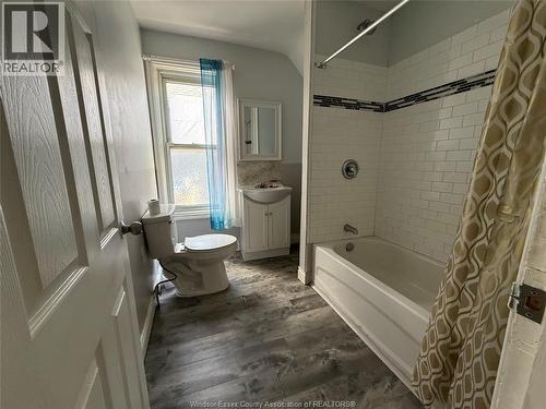 669 Marentette Unit# Upper, Windsor, ON - Indoor Photo Showing Bathroom