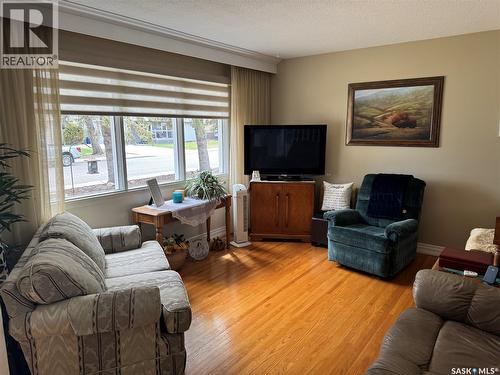 2504 Tomlinson Crescent, Saskatoon, SK - Indoor Photo Showing Living Room
