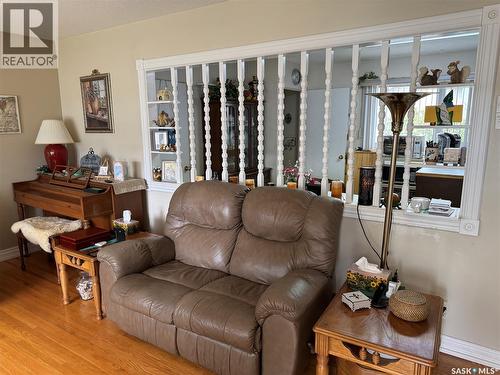 2504 Tomlinson Crescent, Saskatoon, SK - Indoor Photo Showing Living Room