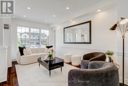 5988 Long Valley Road, Mississauga, ON - Indoor Photo Showing Living Room
