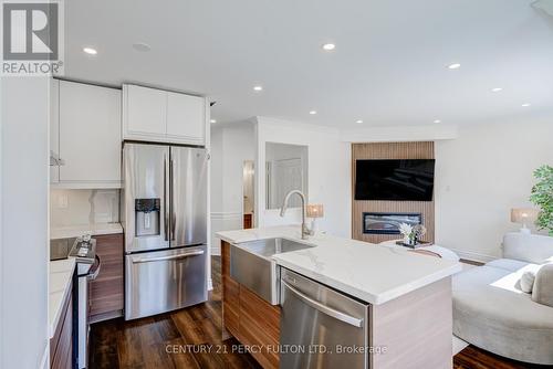5988 Long Valley Road, Mississauga, ON - Indoor Photo Showing Kitchen With Upgraded Kitchen