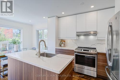 5988 Long Valley Road, Mississauga, ON - Indoor Photo Showing Kitchen With Upgraded Kitchen