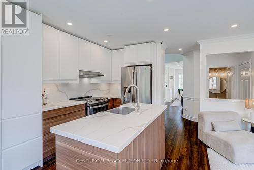 5988 Long Valley Road, Mississauga, ON - Indoor Photo Showing Kitchen With Upgraded Kitchen