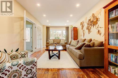 28 Chickadee Crescent, Brampton, ON - Indoor Photo Showing Living Room