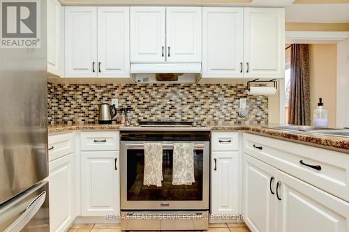 28 Chickadee Crescent, Brampton, ON - Indoor Photo Showing Kitchen With Upgraded Kitchen