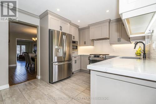 525 Sundown Crescent, Pickering, ON - Indoor Photo Showing Kitchen With Stainless Steel Kitchen With Upgraded Kitchen